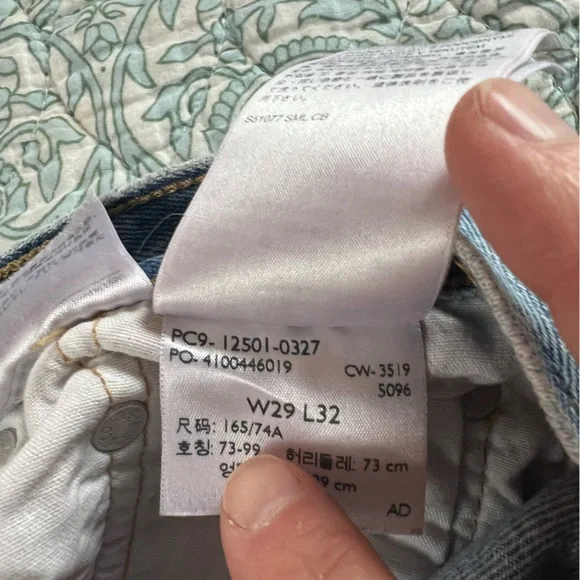 Levi’s 501 jeans with raw hem button fly in light wash - Picture 6 of 14